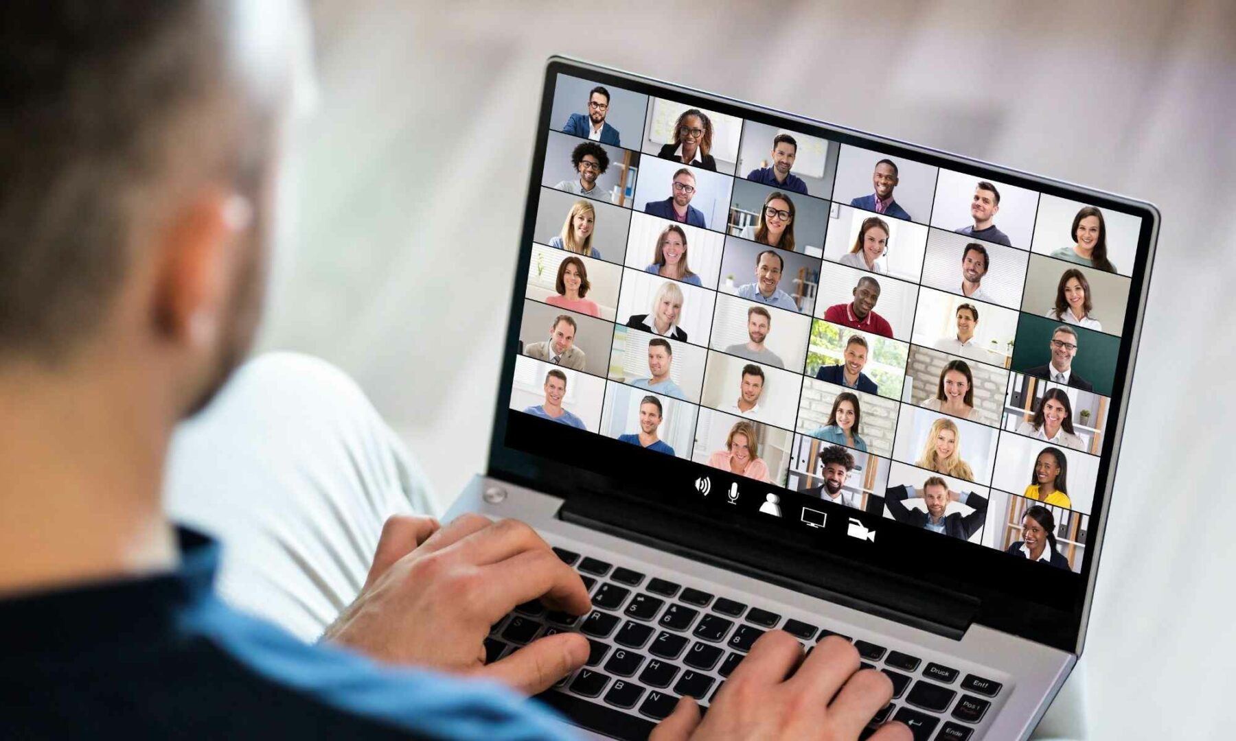 Ukrainian health professional following online training from Physiopedia Plus